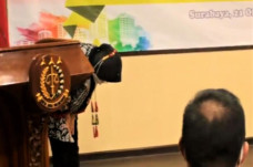 Risma Kembali Menangis...