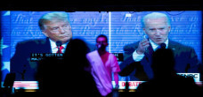 Trump Beri Suara di...