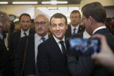 Imbas Macron Hina Islam:...