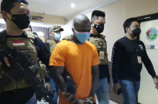 Gunduli Rambut untuk...