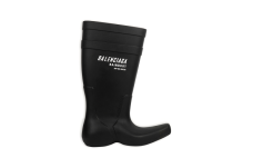 Jumlah Terbatas, Balenciaga...
