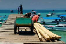 Warga Desa Pulau Harapan...