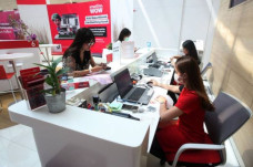 Pendapatan Nanjak, Smartfren...
