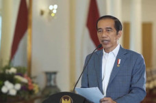 Presiden Jokowi Targetkan...
