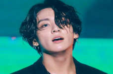 Jungkook BTS Dinobatkan...
