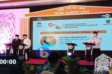 Permudah Perizinan,...