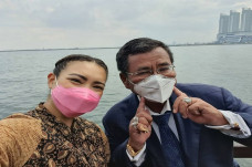 Didampingi Hotman Paris,...