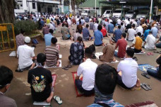 Shalat Jumat di Pelataran...