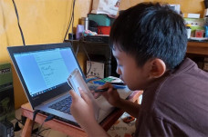 Emak-emak Waspada ya,...