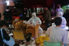 Pengunjung dan Pedagang...