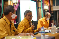 Taufan Sanjung Petahana...