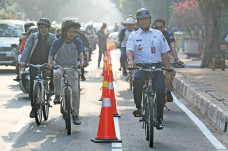 Sediakan Jalur Sepeda,...
