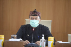 Beda dengan Kebijakan...
