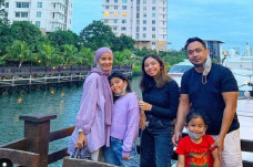 Hari Ibu, Kehadiran...