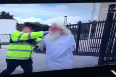 TV Irlandia Minta Maaf...
