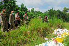 Limbah APD Dibuang Sembarangan,...