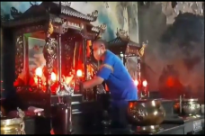 Dewa dan Dewi Mandi...