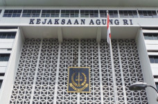 Kejaksaan Agung Telusuri...