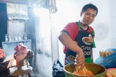 Kisah Sate DJ, Kuliner...