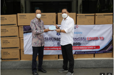 Bantuan APD Terus Berdatangan,...