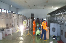Banjir Kembali Genangi...