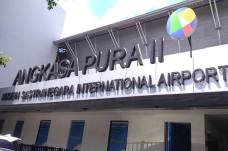 Waduh, Bandara Husein...