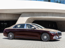Ngeri, Satu Mobil Mercedes-Maybach...