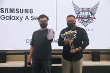 Resmi, Samsung Galaxy...