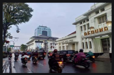 Besok Malam, Wali Kota...