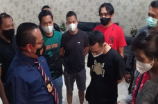 Kabur dengan Istri Muda...