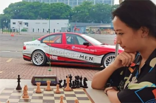 Duel Catur Sambil Ngedrift,...