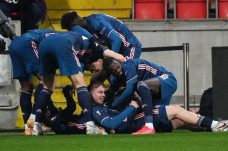 Babak I: Arsenal Mengamuk...