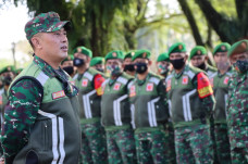 Ratusan Personel TNI...