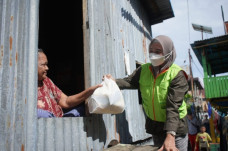 Andi Nirawati Salurkan...
