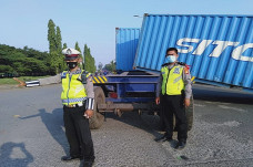 Muatan Truk Kontainer...