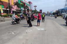 Tabrak Mobil di Depan...