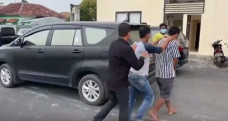 14 Pembakar Mapolsek...