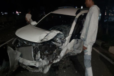 Parah! Mobil Hantam...