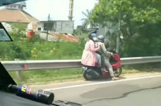 Diduga Tak Tahu Jalan,...