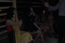 Tengah Malam Didatangi...