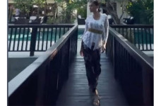 Agnez Mo dengan Kebaya...
