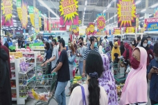 Mau Tutup Gerai, Giant...