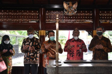 Kemendes PDTT Tinjau...