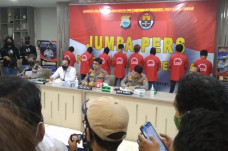 Hubungan Sejenis Berujung...
