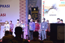 Bupati Tangerang Ahmed...