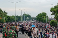 Sempat Bentrok, Massa...