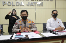Unggah Ujaran Kebencian,...