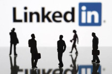 LinkedIn Diretas, Hampir...