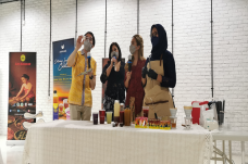 Gandeng Karen Nijsen,...