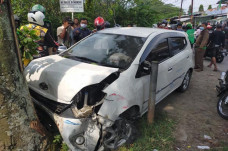 Diduga Pengemudi Mabuk,...